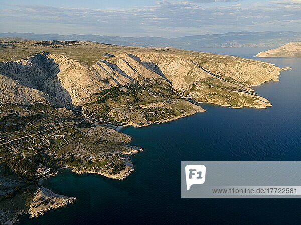 Drohnenaufnahme  Landschaft bei Stara Baska  Stara Ba?ka  Karstberge  Insel Krk  Kvarner Bucht  Primorje-Gorski kotar  Kroatien  Europa