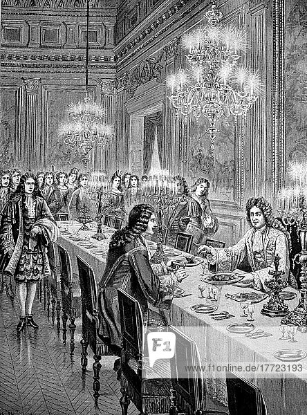 Jean-Baptiste Poquelin  bekannt unter seinem Künstlernamen Moliere  sitzt allein am Tisch mit Ludwig XIV  Ludwig dem Großen oder dem Sonnenkönig  Historisch  digital restaurierte Reproduktion einer Vorlage aus dem 19. Jahrhundert  genaues Datum unbekannt