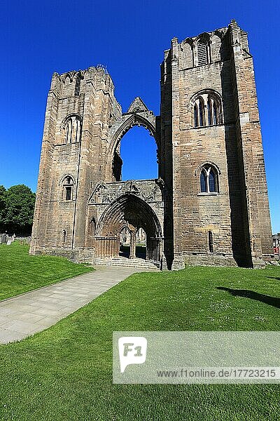 Elgin  Ruine der Kathedrale  Westturmanlage  gotische Kreuzbasilika  genannt Laterne des Nordens  Schottland  Großbritannien  Europa