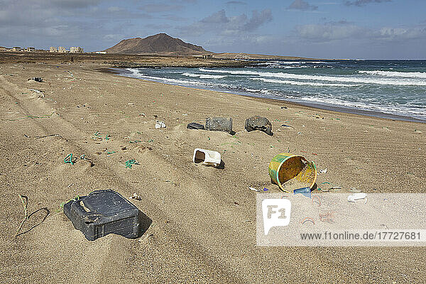 Plastic pollution on the beach at Baia Parda  east coast of Sal  Cape Verde Islands  Atlantic  Africa