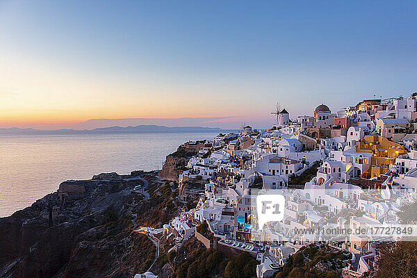 Sunset view of buildings overlooking sea  Oia  Santorini  Cyclades  Greek Islands  Greece  Europe