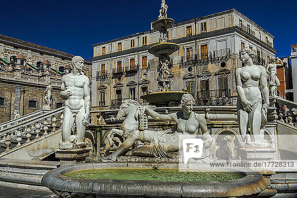 Fontana Pretoria landmark fountain with marble nude statues  Palermo  Sicily  Italy  Europe