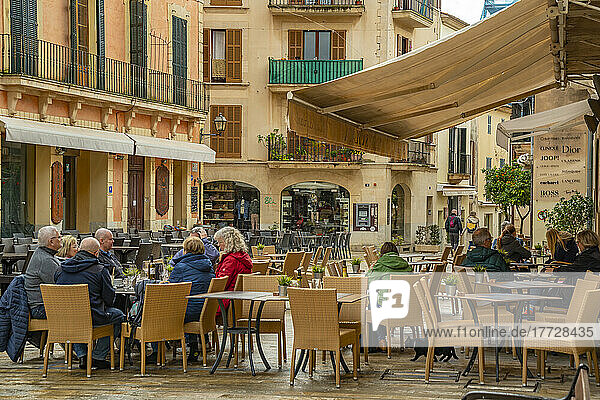 Al fresco eating in local square in the old town of Alcudia  Alcudia  Majorca  Balearic Islands  Spain  Mediterranean  Europe