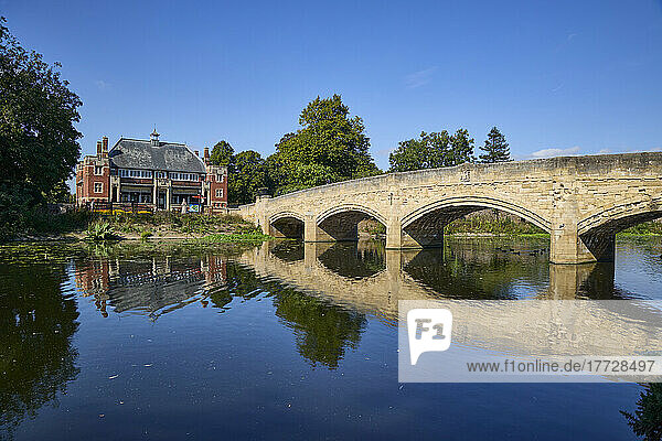 Abbey Park Bridge over River Soar  Leicester  Leicestershire  England  United Kingdom  Europe