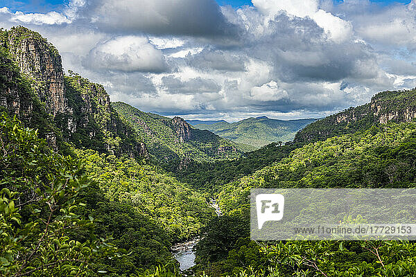 Trilha dos Santos e Corredeiras  Chapada dos Veadeiros National Park  UNESCO World Heritage Site  Goias  Brazil  South America
