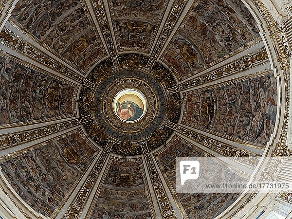 Kuppel und kunstvolle Decke  Kirche Santa Maria Maggiore  Rom  Latium  Italien  Europa