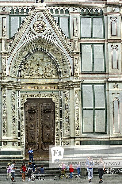 Basilica of Santa Croce  Santa Croce Square  Piazza di Santa Croce  Florence  Tuscany  Italy  Europe