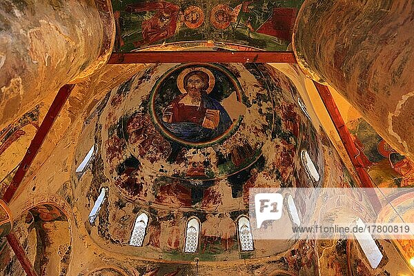 Ehemalige Klosterkirche von Antifonitis  12Jh. Innen  Wandmalerei  der Prantokrator in der Kuppel  Nordzypern