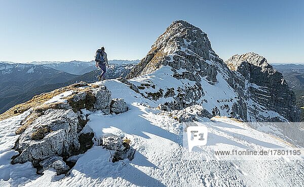 Mountaineer looking over snow-covered mountains  mountain ridge  hiking to Guffert  Brandenberg Alps  Tyrol  Austria  Europe