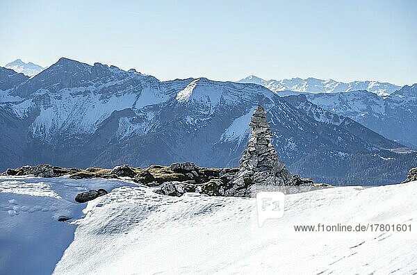 Snow-covered mountains  cairns  Brandenberg Alps  Tyrol  Austria  Europe