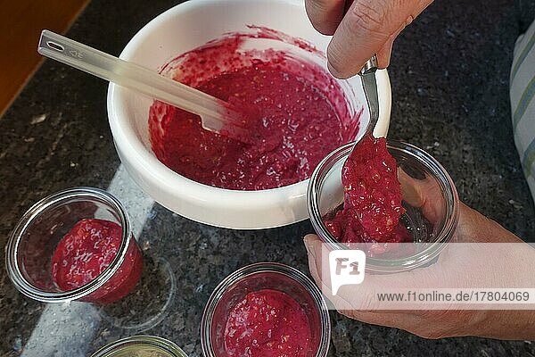 Southern German cuisine  preparing walnut cake with beetroot  beetroot-carrot nut cake in a jar  dough  filling mass into jars  baking speciality  from the oven  baked  sweet cake  vegetarian  sweet  healthy  on the go  party cake  pastry  from root vegetables  man's hands  mixing bowl  spoon  food photography  studio  Germany  Europe