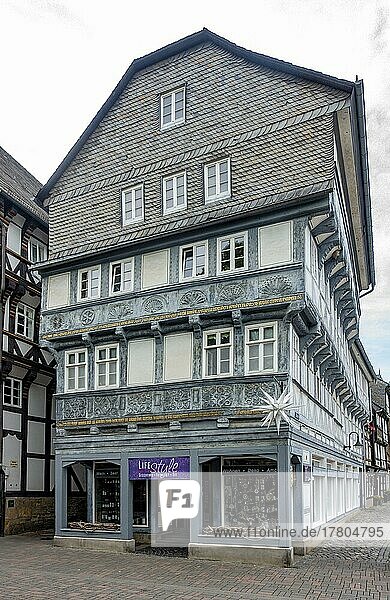 Fachwerrkhaus mit Schieferschindeln in der Altstadt  Goslar  Harz  Niedersachsen  Deutschland  Europa