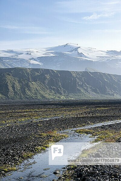 River Krossá  mountains with glacier Eyjafjallajökull in the back  Icelandic Highlands  Þórsmörk  Suðurland  Iceland  Europe
