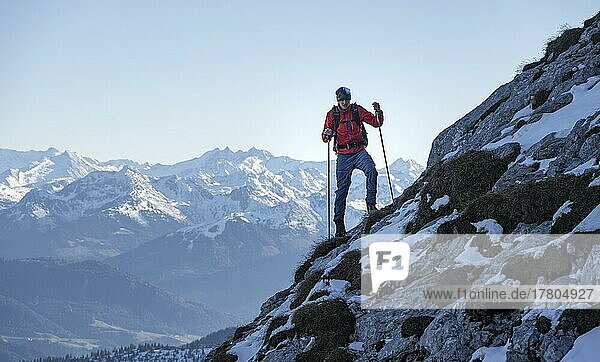 Mountaineers on the rocky summit ridge with the first snow in autumn  hiking trail to Guffert  mountain panorama in the background  Brandenberg Alps  Tyrol  Austria  Europe