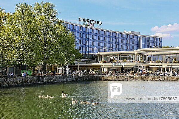 Courtyard Marriott Hotel und Seeterrassen  Maschsee  Landeshauptstadt Hannover  Niedersachsen  Deutschland  Europa
