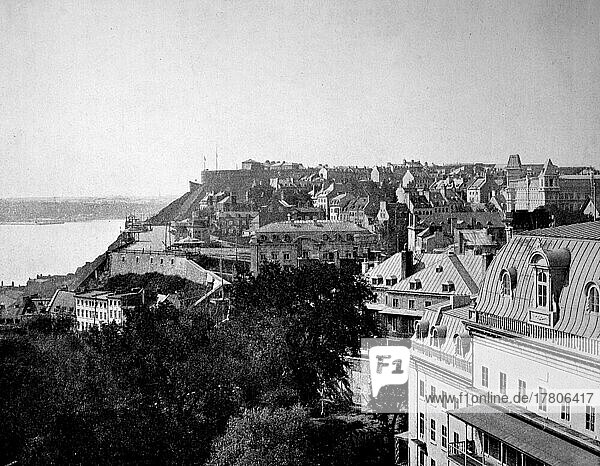 Blick von der Laval University auf einen Teil der Stadt Quebec und die St. Lorenz Bay  ca 1880  Kanada  Historisch  digital restaurierte Reproduktion einer Fotovorlage aus dem 19. Jahrhundert  Nordamerika