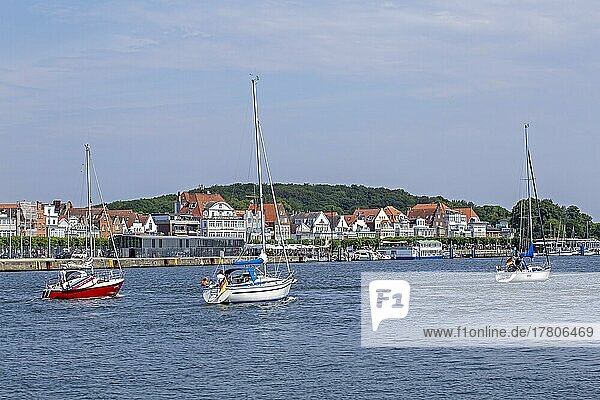 Row of houses  sailing boats  Travemünde  Lübeck  Schleswig-Holstein  Germany  Europe