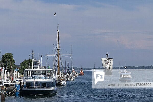 Hansekogge and other excursion boats  Travemünde  Lübeck  Schleswig-Holstein  Germany  Europe