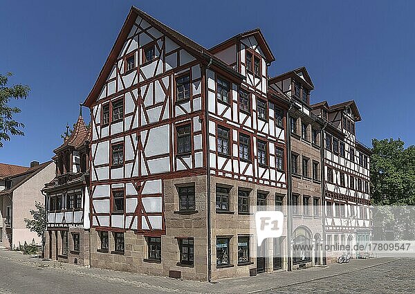 Historisches Häuser  Totalsaniert durch die Altstadtfreunde  Unschlittplatz Nr. 8  10 und 12  links Obere Kreuzgasse 2  Nürnberg  Mittelfranken  Bayern  Deutschland  Europa