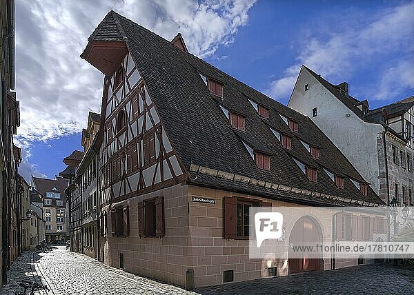 Historisches Fachwerkhaus  heute Kulturscheune  Totalsaniert durch die Altstadtfreunde  Zirkelschmiedsgasse 30  Nürnbnerg  Mittelfranken  Bayern  Deutschland  Europa