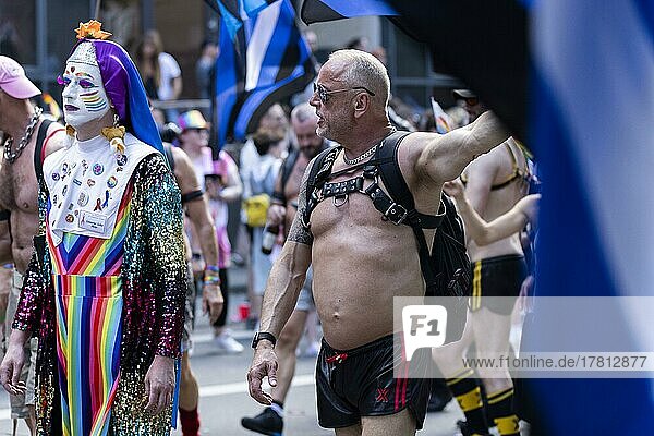 Homosexuelle Männer auf der CSD Parade  Köln  Nordrhein-Westfalen  Deutschland  Europa