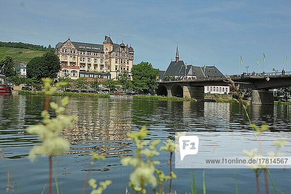 Hotel Drei Könige an der Moselbrücke in Bernkastel-Kues  Kues  Mittelmosel  Mosel  Rheinland-Pfalz  Deutschland  Europa