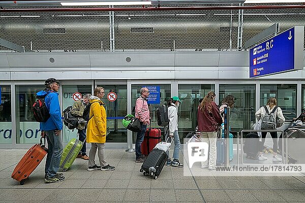 Passengers  Skyline railway  Terminal 1  Airport  Frankfurt am Main  Hesse  Germany  Europe