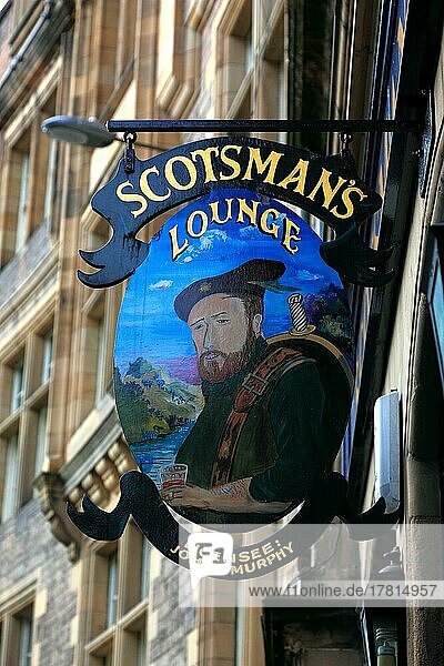 Edinburgh  Scotsmans Lounge in der Cockburn Street  Werbeschild eines Pub  Schottland  Großbritannien  Europa