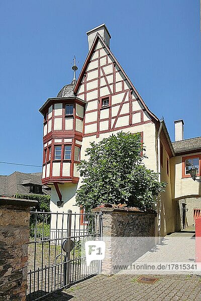 Historisches Fachwerkhaus und Pfarrhaus Himmeroder Hof in Pommern  Untermosel  Mosel  Rheinland-Pfalz  Deutschland  Europa