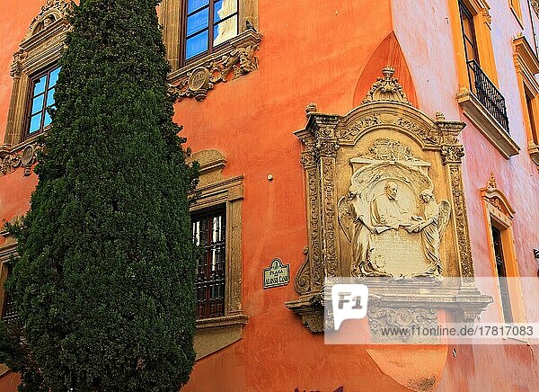 Granada  Haus an der Plaza Alonso Cano gegenueber der Kathedrale  Andalusien  Spanien  Europa
