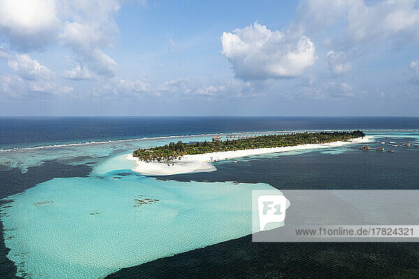 Maldives  Lhaviyani Atoll  Helicopter view of Indian Ocean and Kanuhura island resort