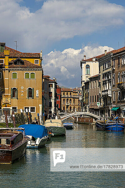 View of Rio San Trovaso with typical Venetian houses  Venice  UNESCO World Heritage Site  Veneto  Italy  Europe