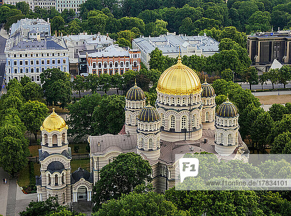 Orthodoxe Kathedrale Geburt Christi   Blick von oben  Riga  Lettland  Europa