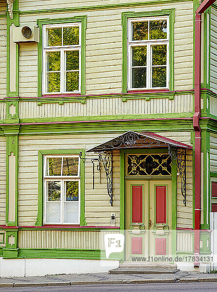 Traditionelles Holzhaus  Tallinn  Estland  Europa