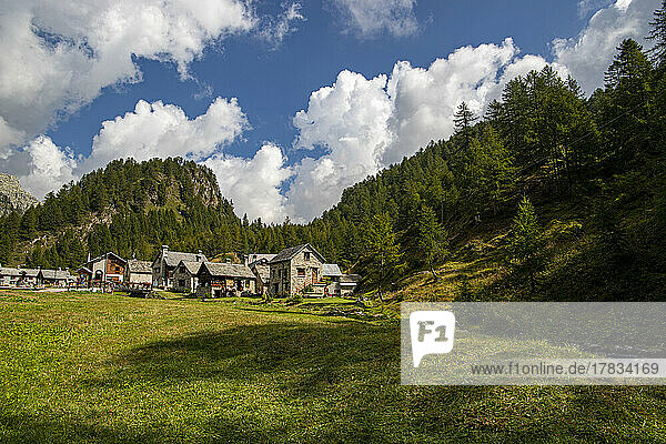 Das kleine Dorf Crampiolo  Alpe Devero  Domodossola  Piemont  Italien  Europa