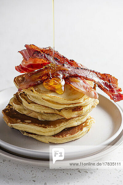 Pancakes with streaky bacon and a drizzle of honey