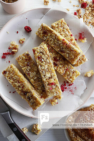 Nutritional bars with oatmeal and dried fruits