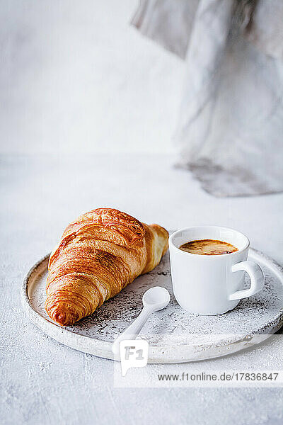 Französisches Croissant zum Kaffee