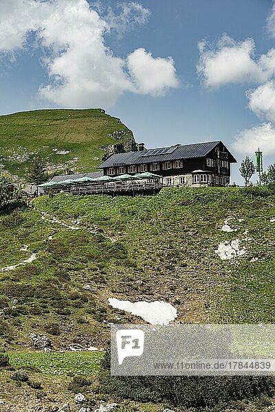 Landsberger Hütte  Alm  Drei Seen Wanderung  Tannheimer Tal  Tirol  Österreich  Europa
