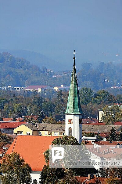 Die Johanniskirche im Stadtgebiet von Sonthofen. Sonthofen  Oberallgäu  Schwaben  Bayern  Deutschland  Europa