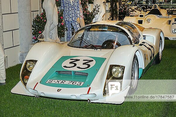 Historischer klassischer Rennwagen Oldtimer Classic Car für Motorsport Porsche 906 Le Mans 1966 Nr. 33 aus 60er Jahre  Messe Techno Classica  Essen  Nordrhein-Westfalen  Deutschland  Europa