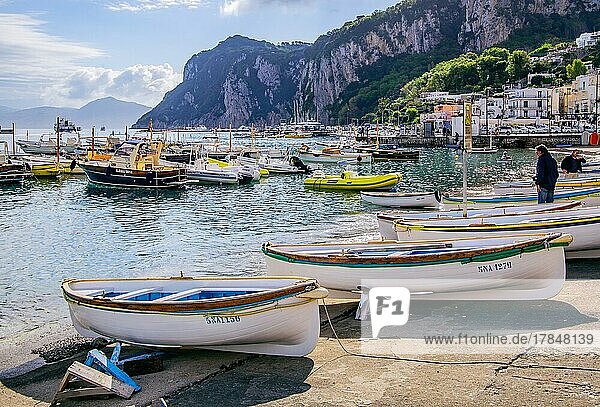 Fischerboote an der Marina Grande  Capri  Golf von Neapel  Kampanien  Süditalien  Italien  Europa