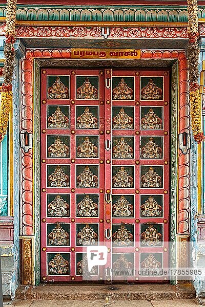 Hindu temple gates. Sri Ranganathaswamy Temple. Tiruchirappalli (Trichy)  Tamil Nadu  India  Asia