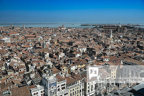 Blick vom Campanile  Glockentrum von San Marco in Richtung Stadteil Cannaregio  Venedig  Venetien  Italien  Europa