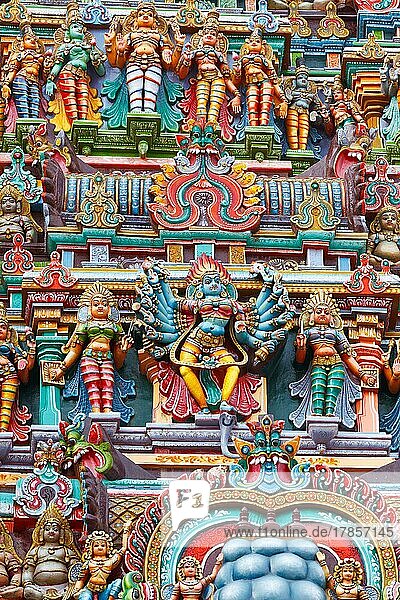 Kali-Bild. Skulpturen auf der Gopura (Turm) eines Hindu-Tempels. Menakshi-Tempel  Madurai  Tamil Nadu  Indien  Asien