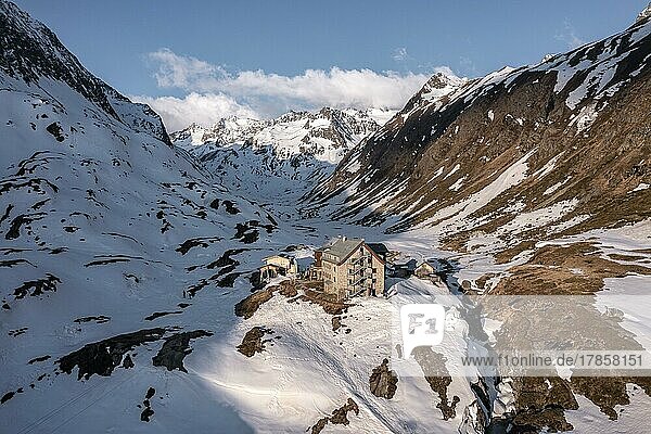 Berge im Winter  Luftaufnahme  Franz-Senn-Hütte  Neustift im Stubaital  Tirol  Österreich  Europa