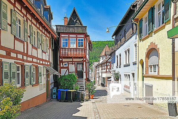Sehr schmales Fachwerkhaus im historischen Stadtkern  Mosbach  Deutschland  Europa