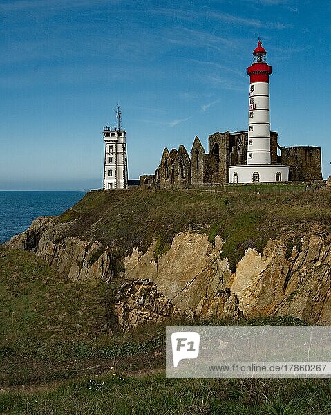 The lighthouse Phare de Saint-Mathieu with the chapel Notre Dame de Grace of Our Lady of Grace in the department of Finistere at the western tip of Brittany  Pointe Saint Mathieu  Plougonvelin  Finistere  France  Europe