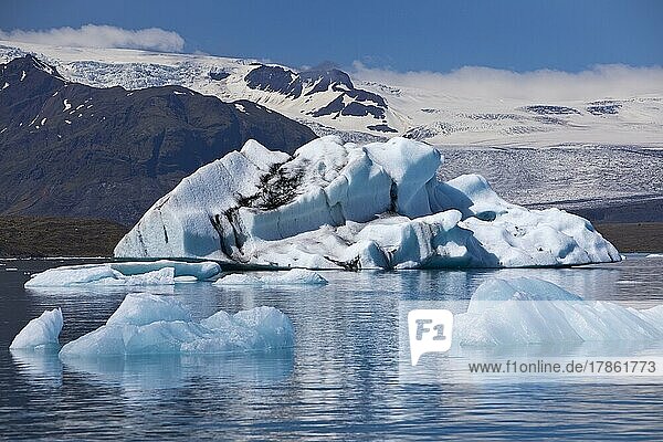 Eisberge in der Gletscherlagune Jökulsarlon  Vatnajökull-Nationalpark  Hornarfjoerdur  Island  Europa