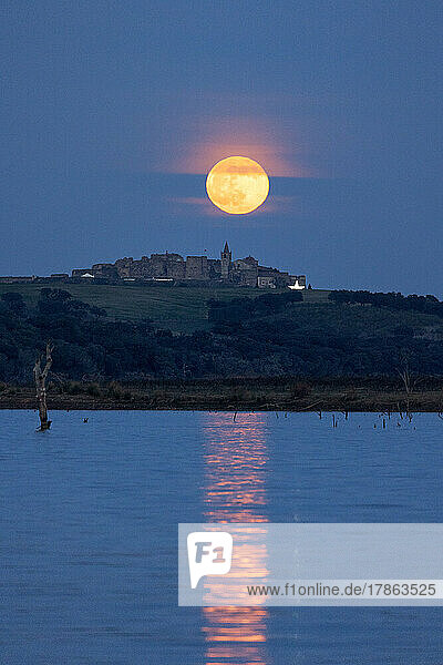 Last moon in the castle Portugal